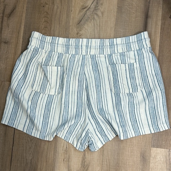 Disney store Lilo and Stitch Stitch blue and white stripped shorts size XL - Picture 4 of 7